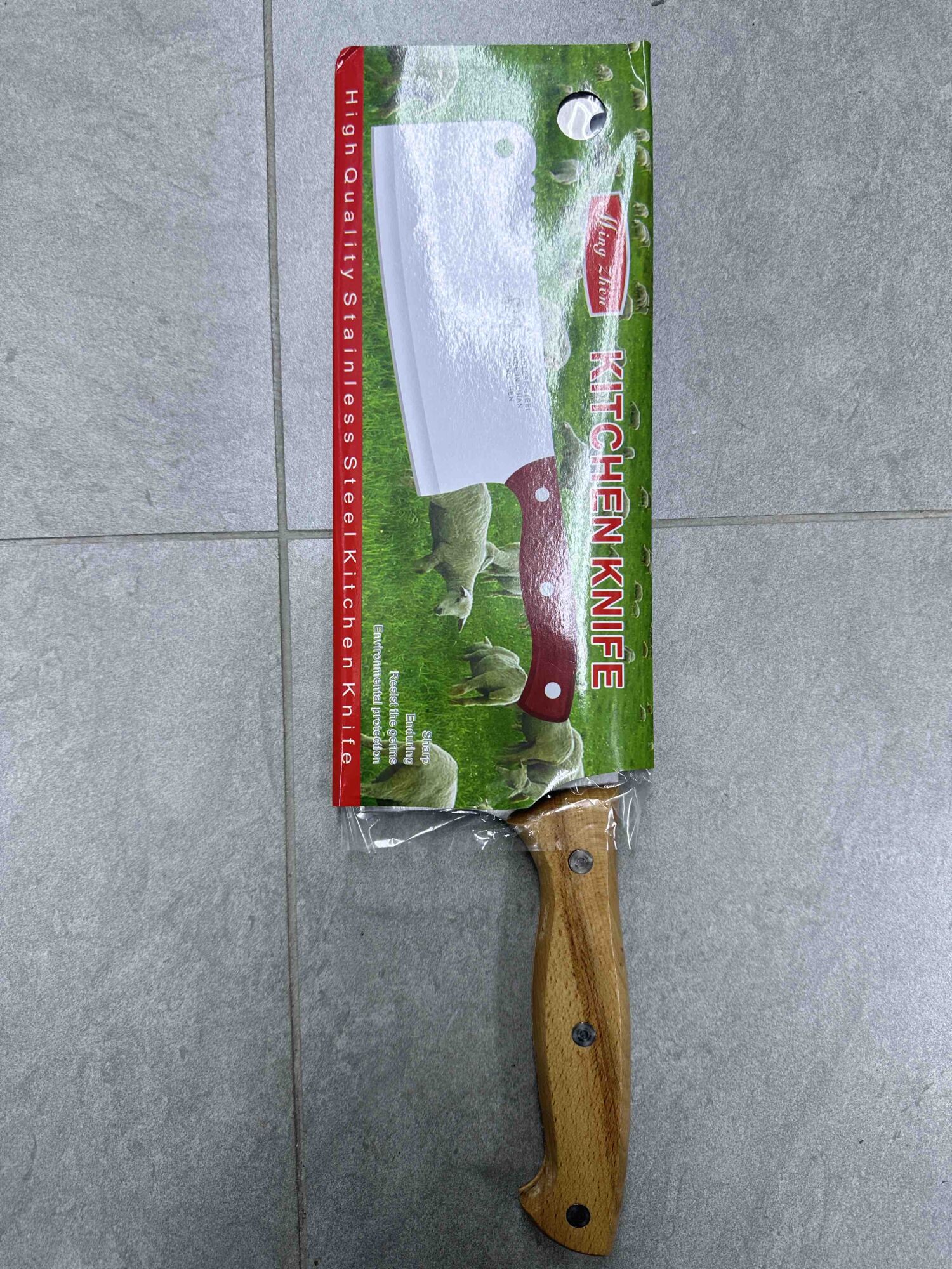 kuhinjski nož sa drvenom drškom
