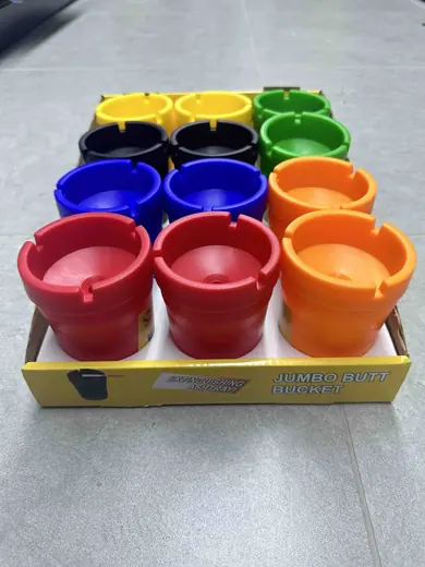 Plastični pepeljari za haustore