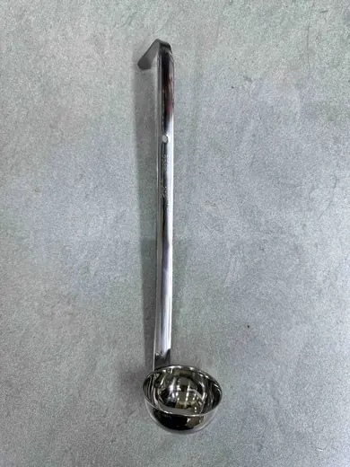 metalna kutlača za supu