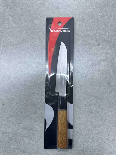 kuhinjski nož sa drvenom drškom