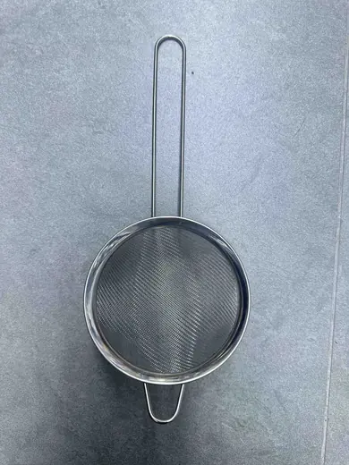 Metalni kuhinjski cediljka sito