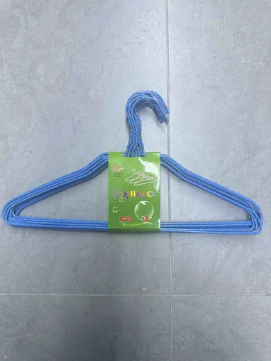 Plastične vešalice za garderobu