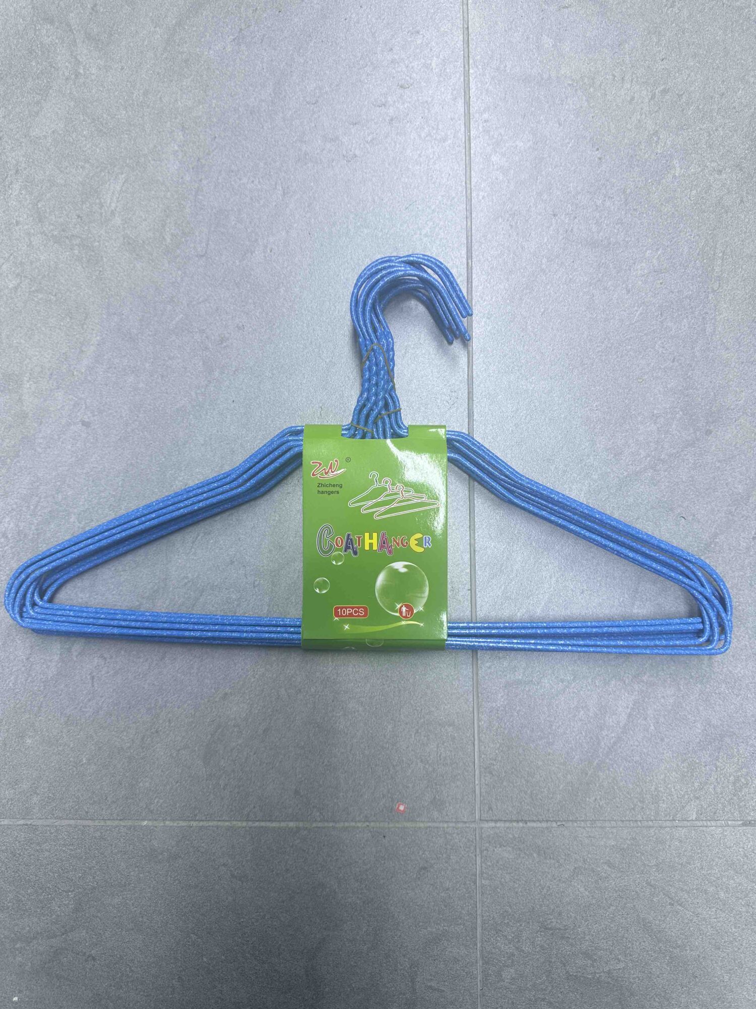 Plastične vešalice za garderobu