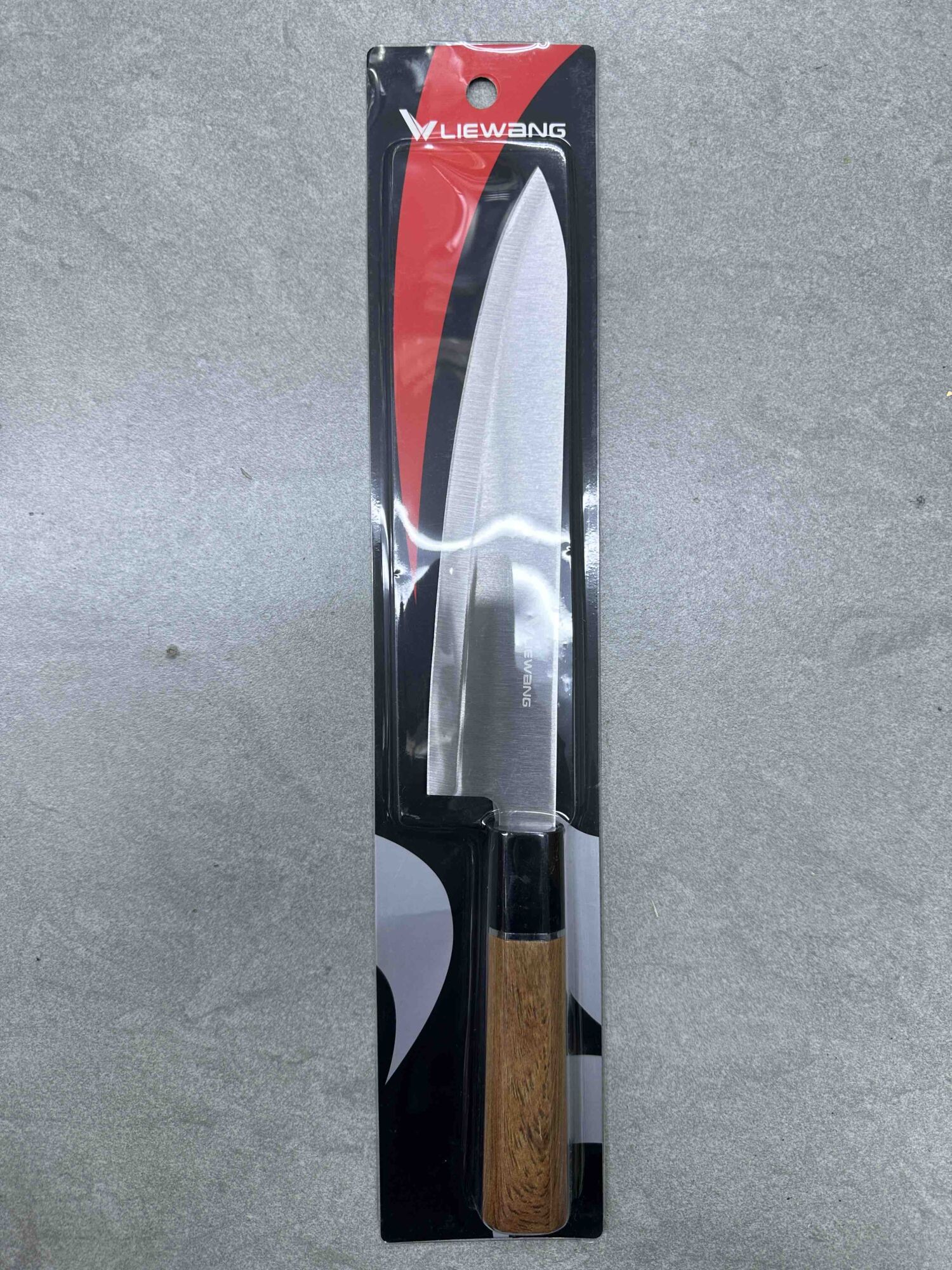 Kuhinjski nož sa drvenom drškom