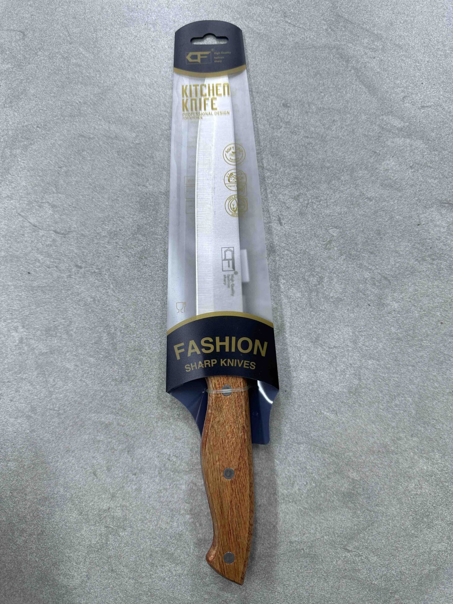 kuhinjski nož sa drškom od drveta