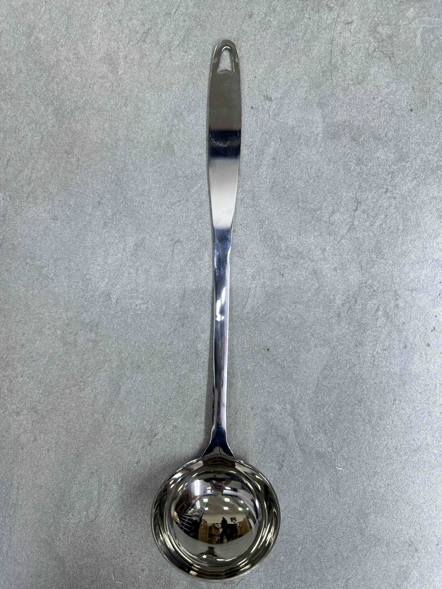 Metalna kutlača za supu