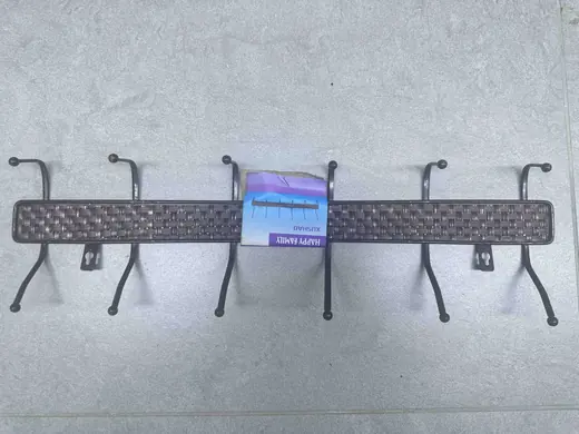 Metalni zidni držač sa kukama