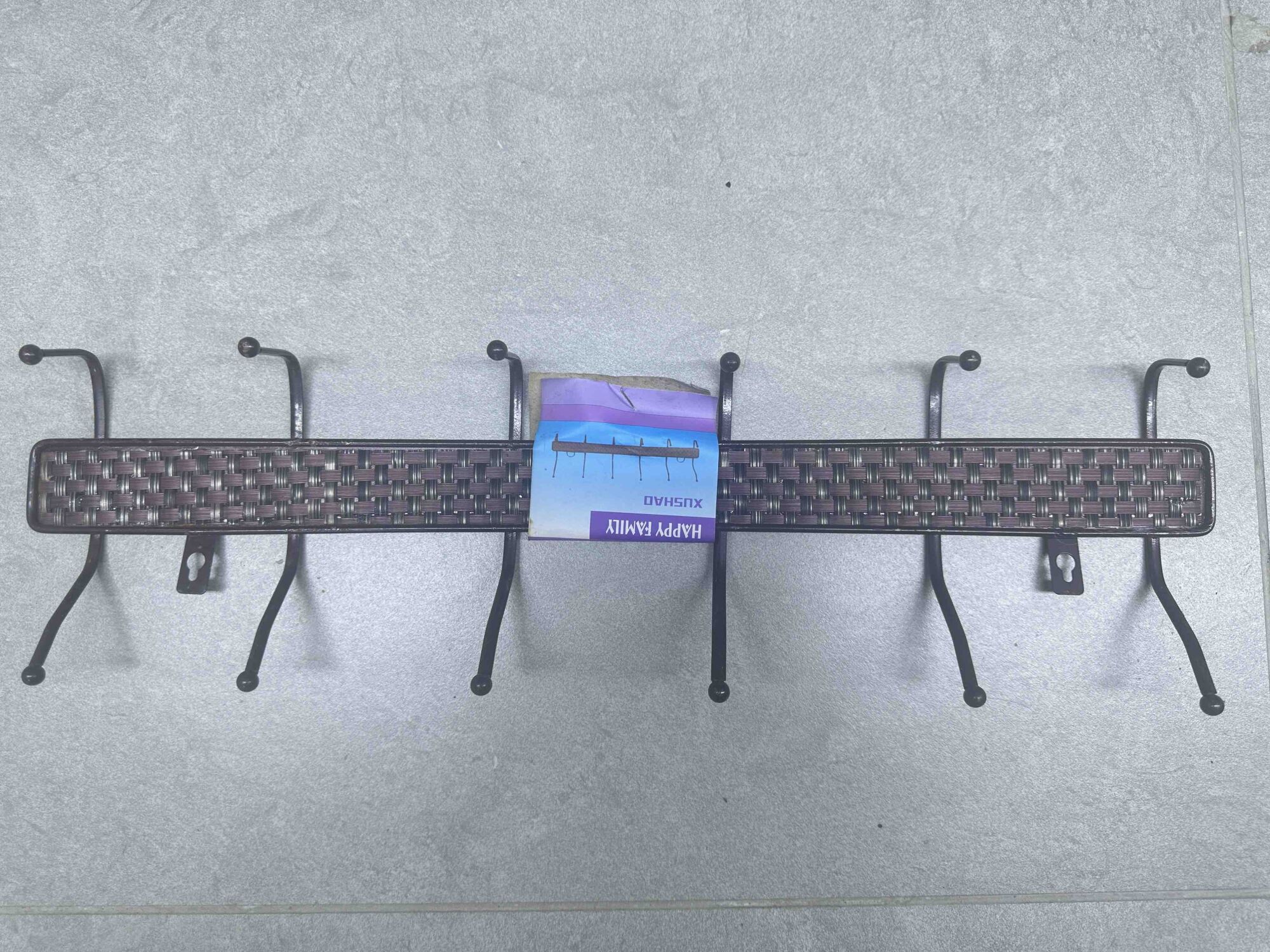 Metalni zidni držač sa kukama