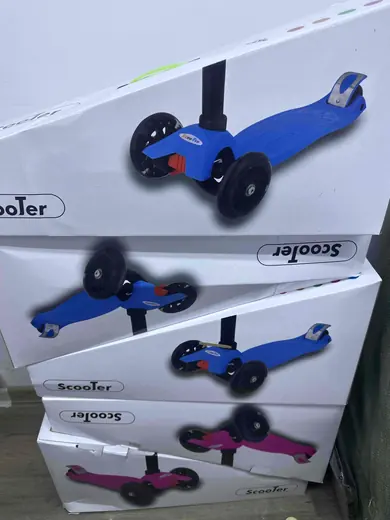 Dečiji trotinet sa tri točka