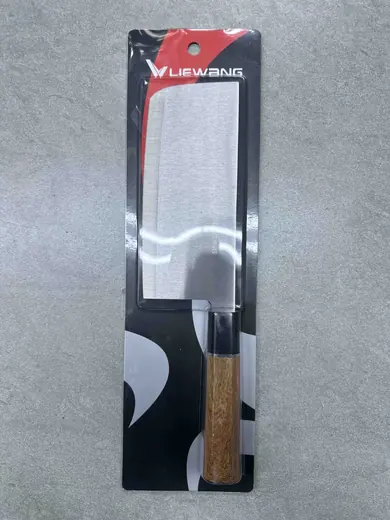 Kuhinjski nož sa drvenom drškom