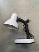 Stona lampa sa fleksibilnim nogom