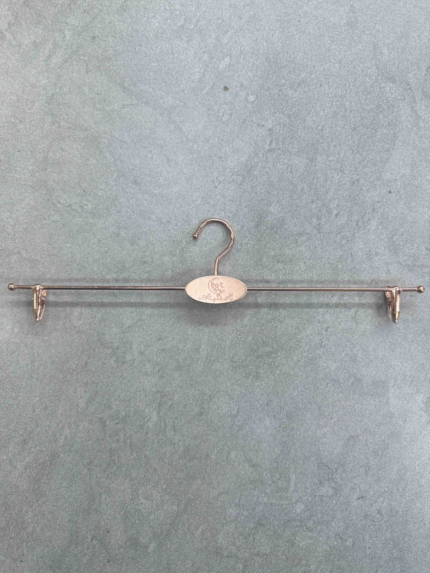 Metalni ram za pantalone sa klipsama