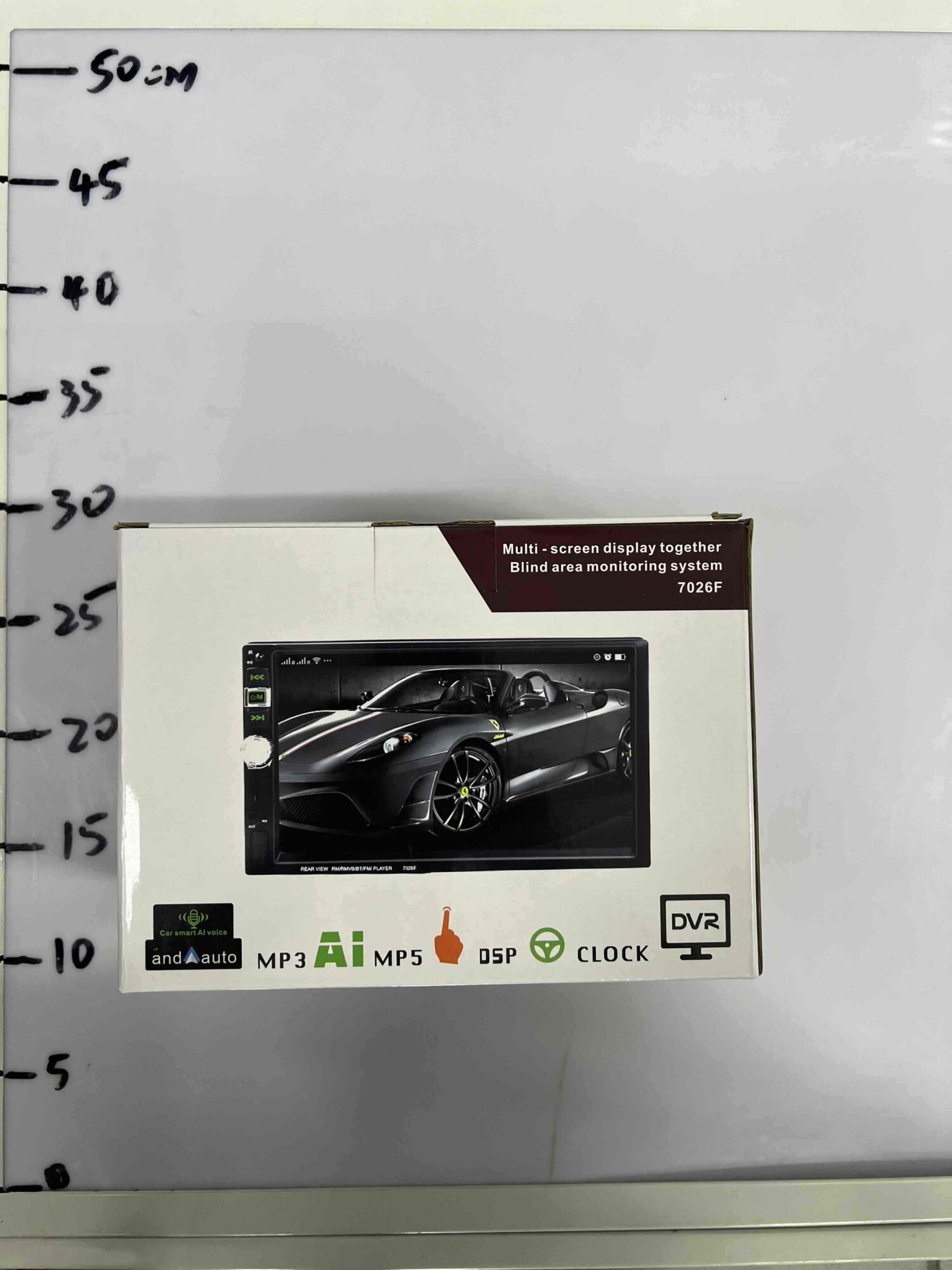 Auto multimedijalni sistem sa ekranom