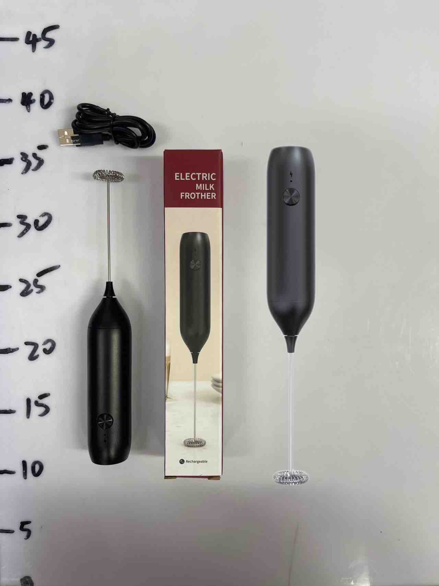 Električni aparat za penjenje mleka