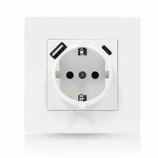 Utičnica sa USB i Type-C priključcima