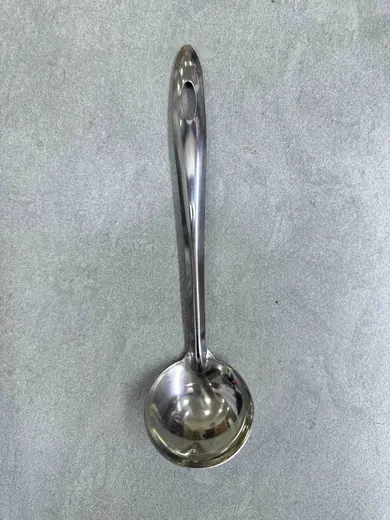 Metalna kutlača za supe