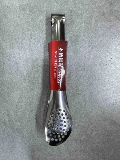 Kašika za cedjenje u kuhinji