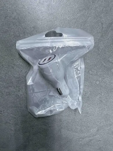 Punjač za auto sa dva USB porta