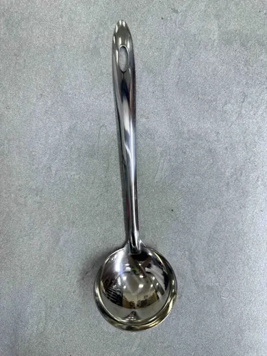 Metalna kutlača za supu