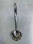 Metalna kutlača za supu