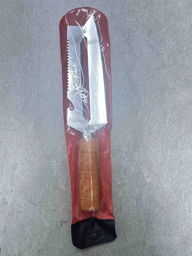 Višenamenski alat sa drvenom drškom
