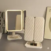 Elegantno LED ogledalo sa preklopnim panelima i ugrađenim osvetljenjem